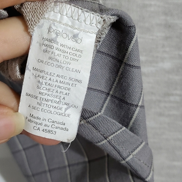 Preloved Women's Rayon/Cotton Blend Button-Up, Made In Canada - Size Medium - Picture 12 of 13